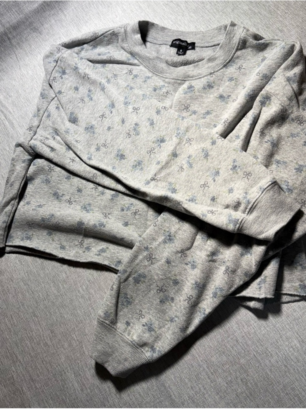 Originality Cropped Grey Sweatshirt